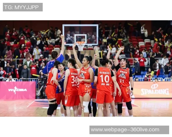 四川全兴与八一的激烈对决展现篮球魅力与团队精神的巅峰对抗 四川全兴与八一的激烈对决展现篮球魅力与团队精神的巅峰对抗